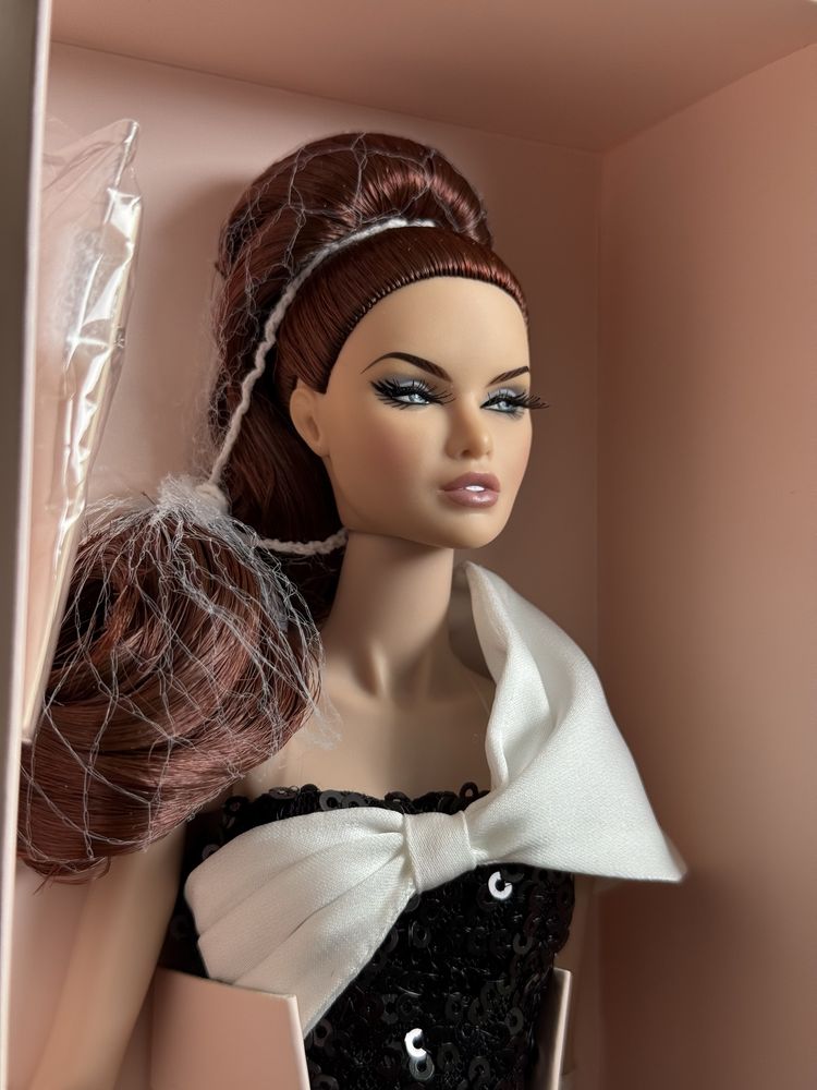 Integrity Toys Night Out Erin Salston Basic Doll NU. FACE NRFB Ерін