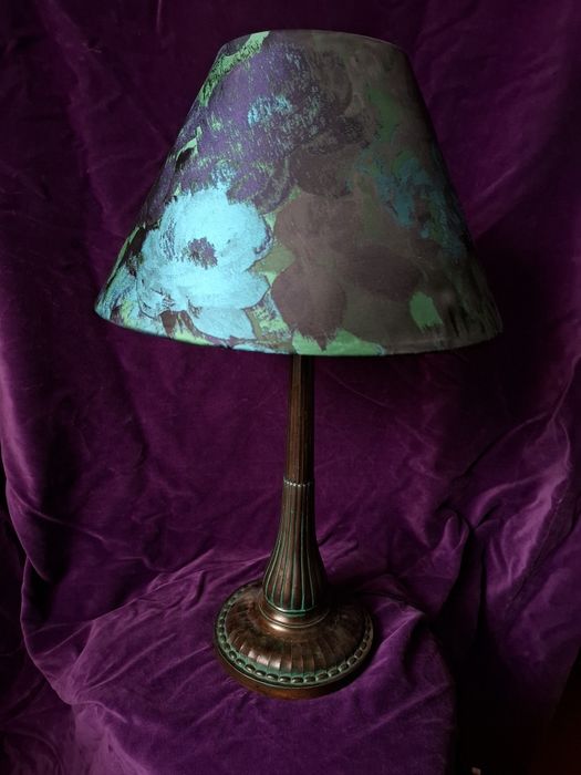 Настільна лампа..