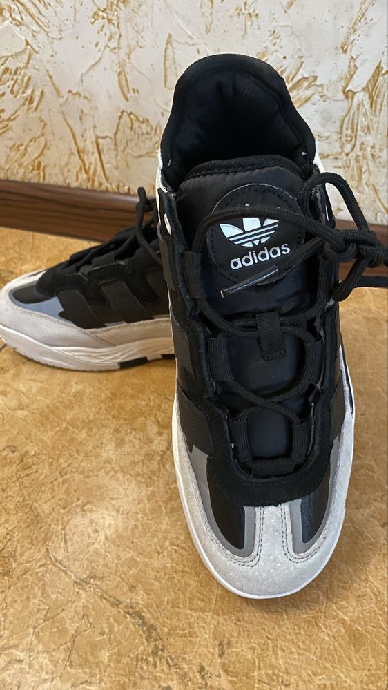Кросівки жіночі адідас adidas 39р.