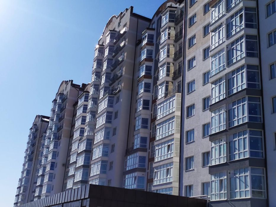 Продам, в Центрі,3-кімнатна квартира, Бандери