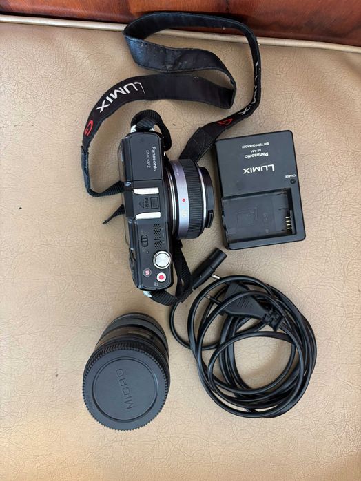 Panasonic Lumix GF2 + Lente 20mm f/1.7 + Lente Olympus 12–50mm