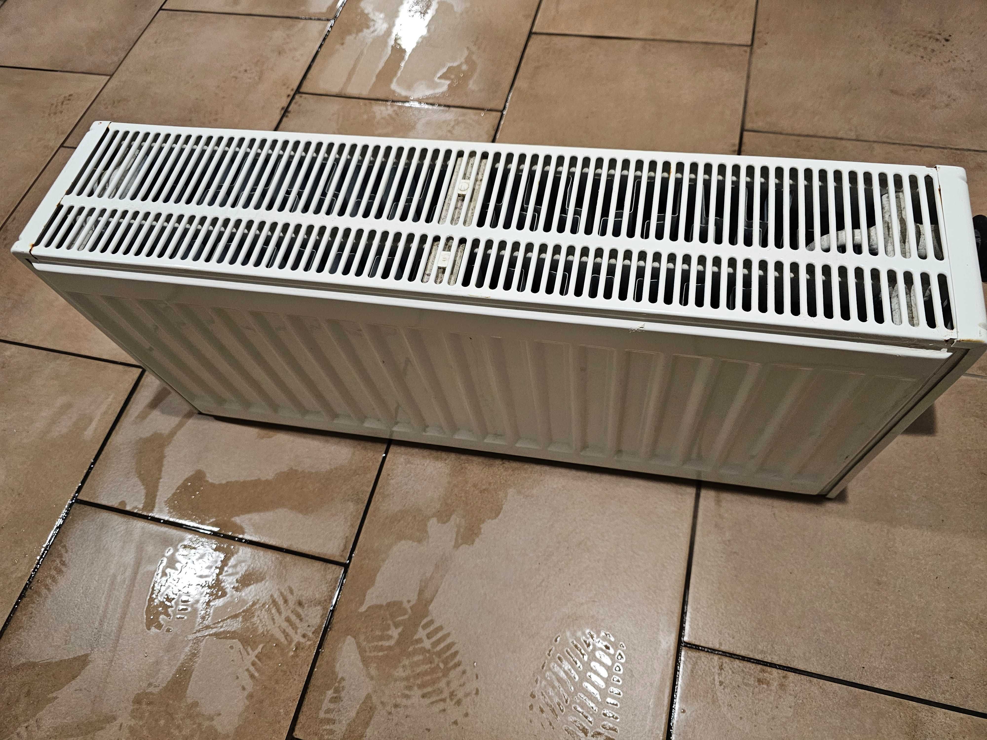 Grzejnik 70x30 3 płytowy