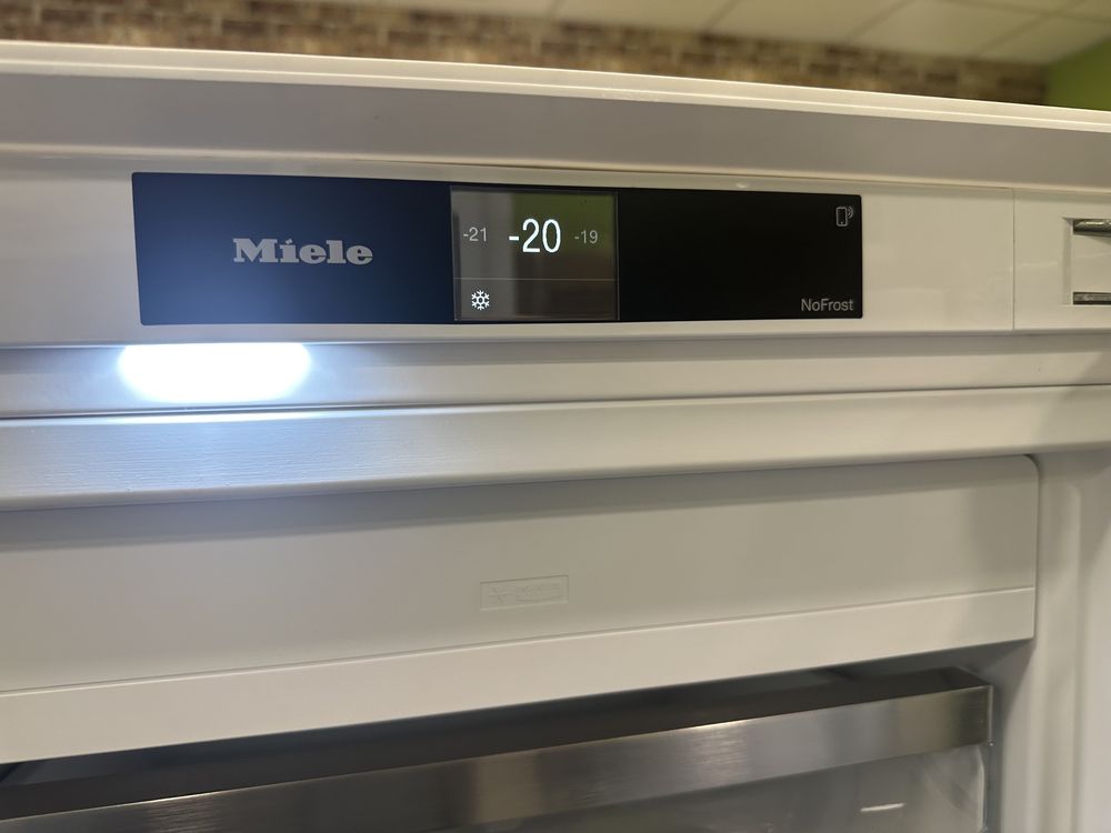 ТОПовий комплект Miele : FNS7770E + K7743E(Німеччина)Супер стан