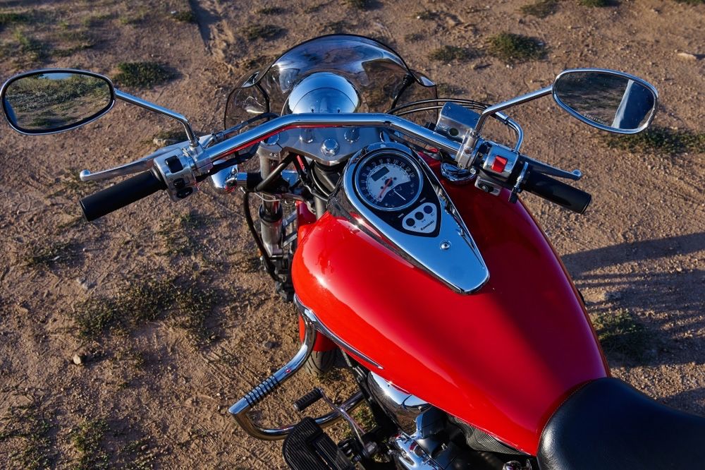 Kawasaki VN 900 Vulcan Custom Red