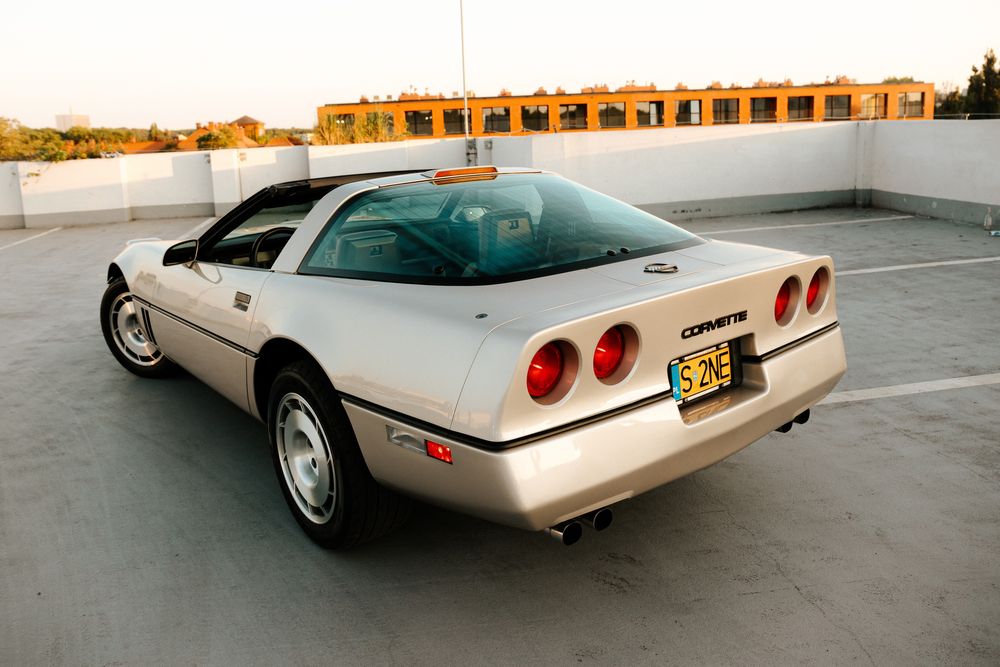 Szampańska Corvette C4 - wynajem samochodu, auto na ślub, wesele