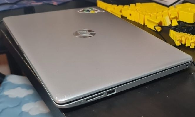 Vendo Portatil hp 15.6" 12gb ram 256ssd ryzen 5