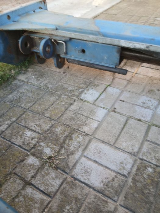 Podnośnik dwu kolumnowy