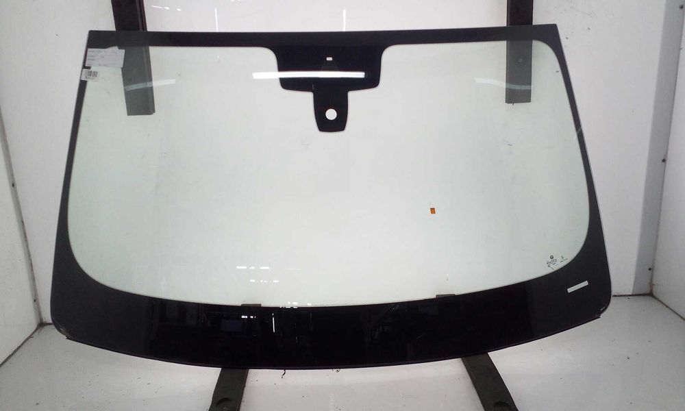 Szyba samochodowa przednia czołowa używana BMW DOWÓZ