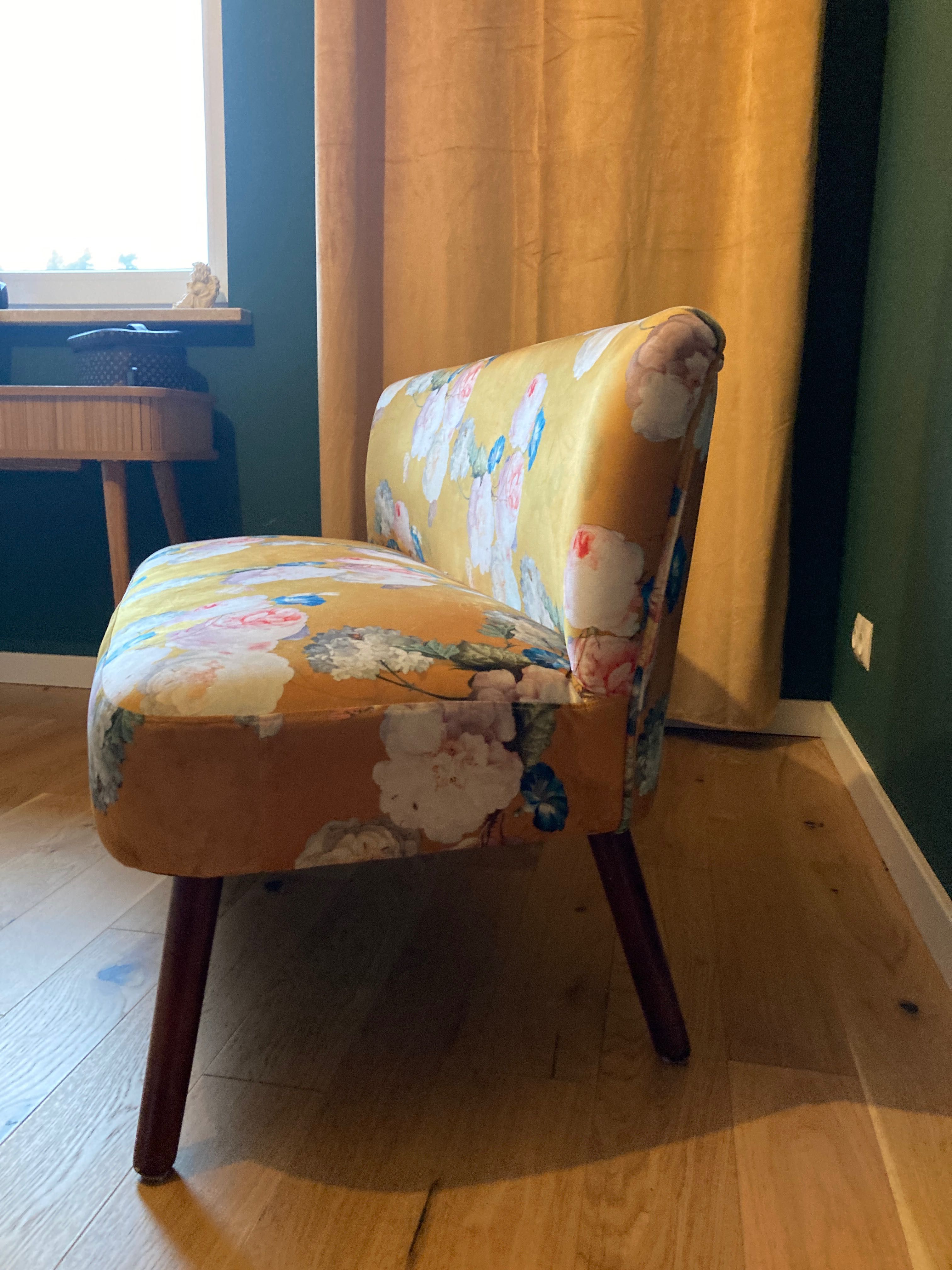 Ławka/siedzisko tapicerowane w kwiaty