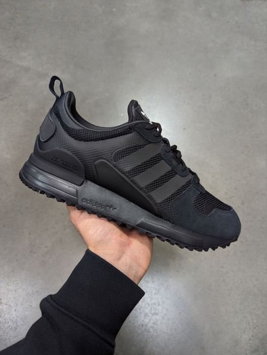 Нові оригінал кросівки на осінь adidas zx 700 41-42-42,5-43-44-44,5-45