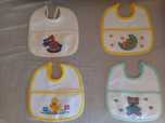 Babetes bordados ponto cruz