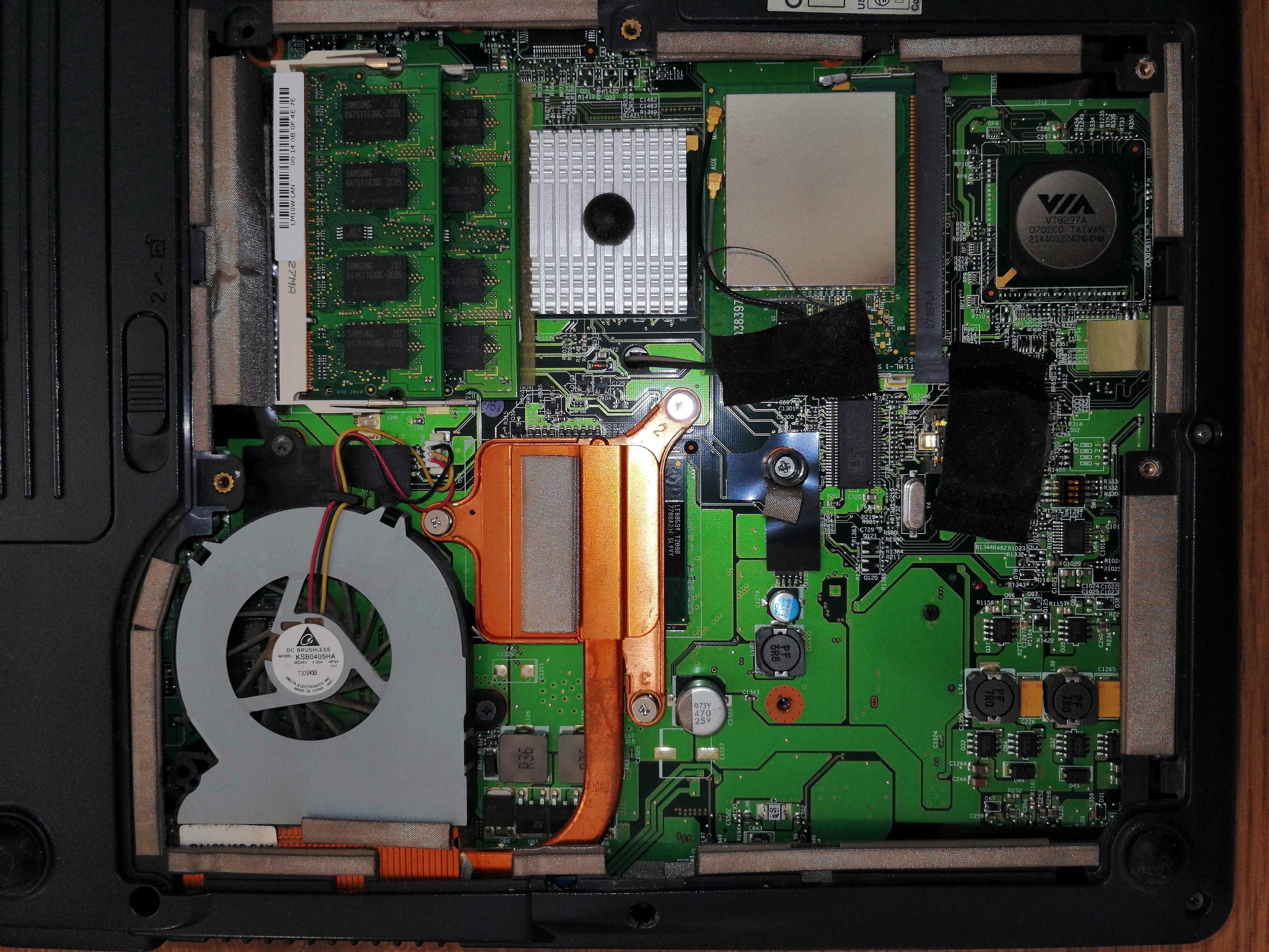 Laptop AMILO Pro V3515 Fujitsu Siemens RAM 1GB + bateria. Niesprawny