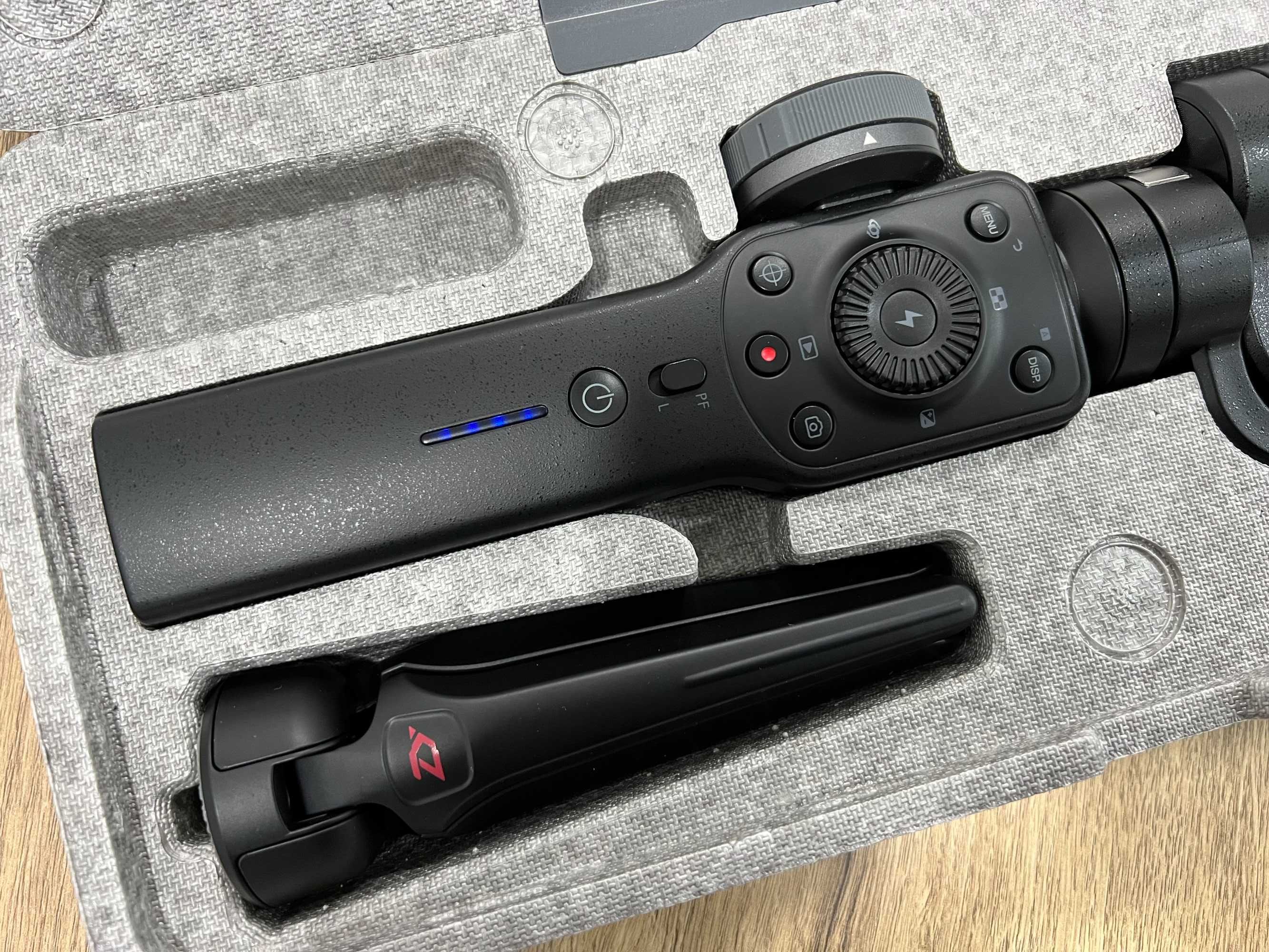 Estabilizador ZHIYUN Smooth 4 p/ telemóvel  Pouco Usado
