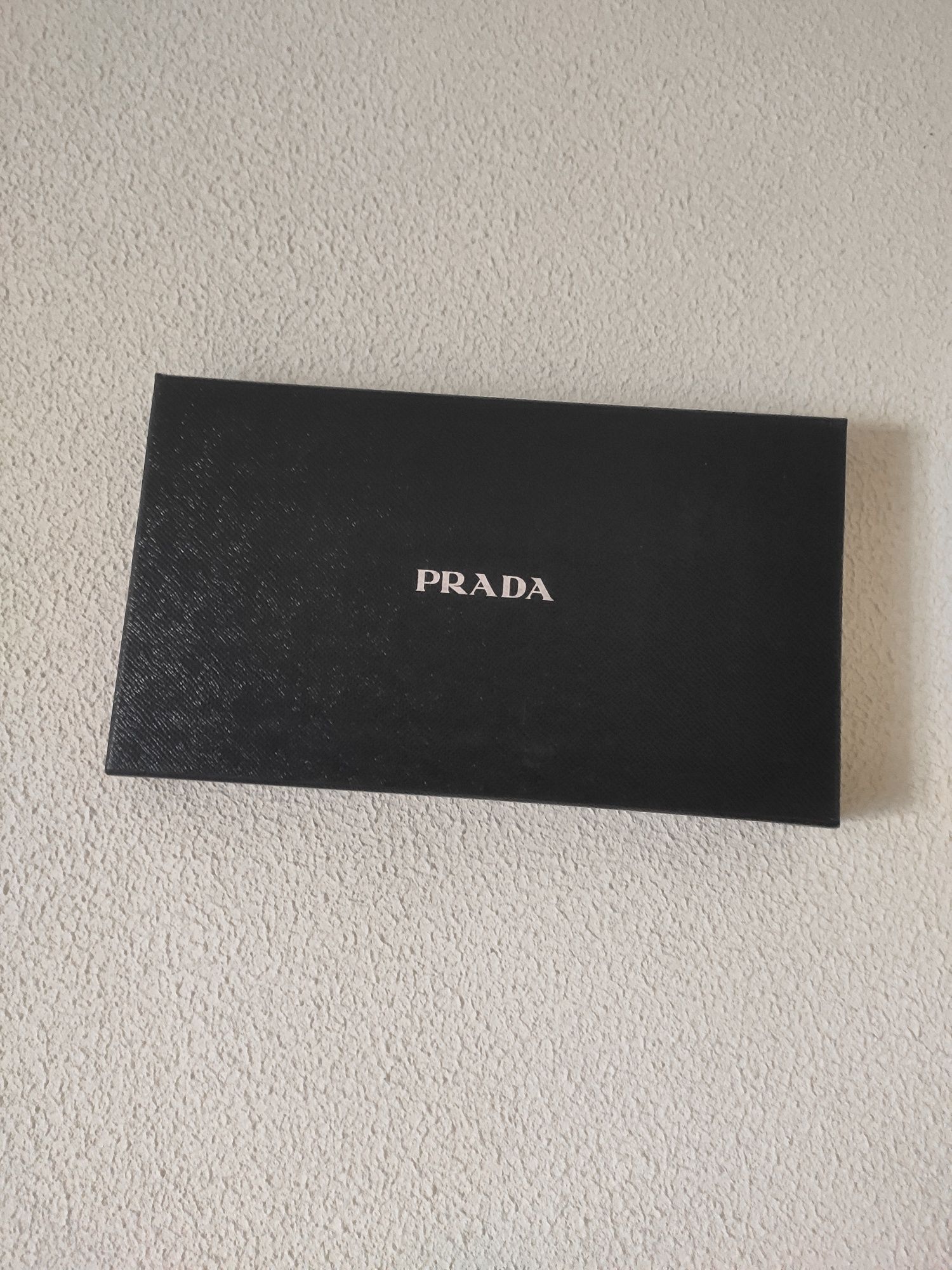 Vendo tampa da marca PRADA