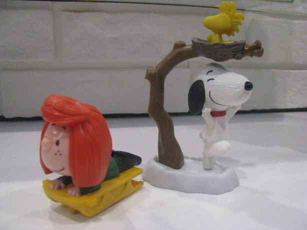 Figurka figurki kolekcjonerskie McDonald's Snoopy kultowe Fistaszki