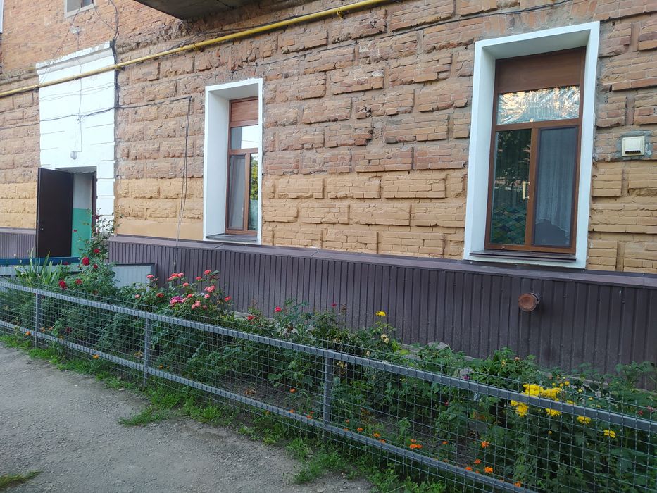 Перший поверх.60 квадратних метрів.