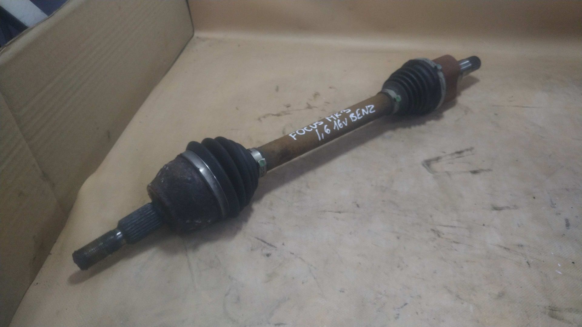 / Focus MK3 półoś lewa 1.6 16v benzyna