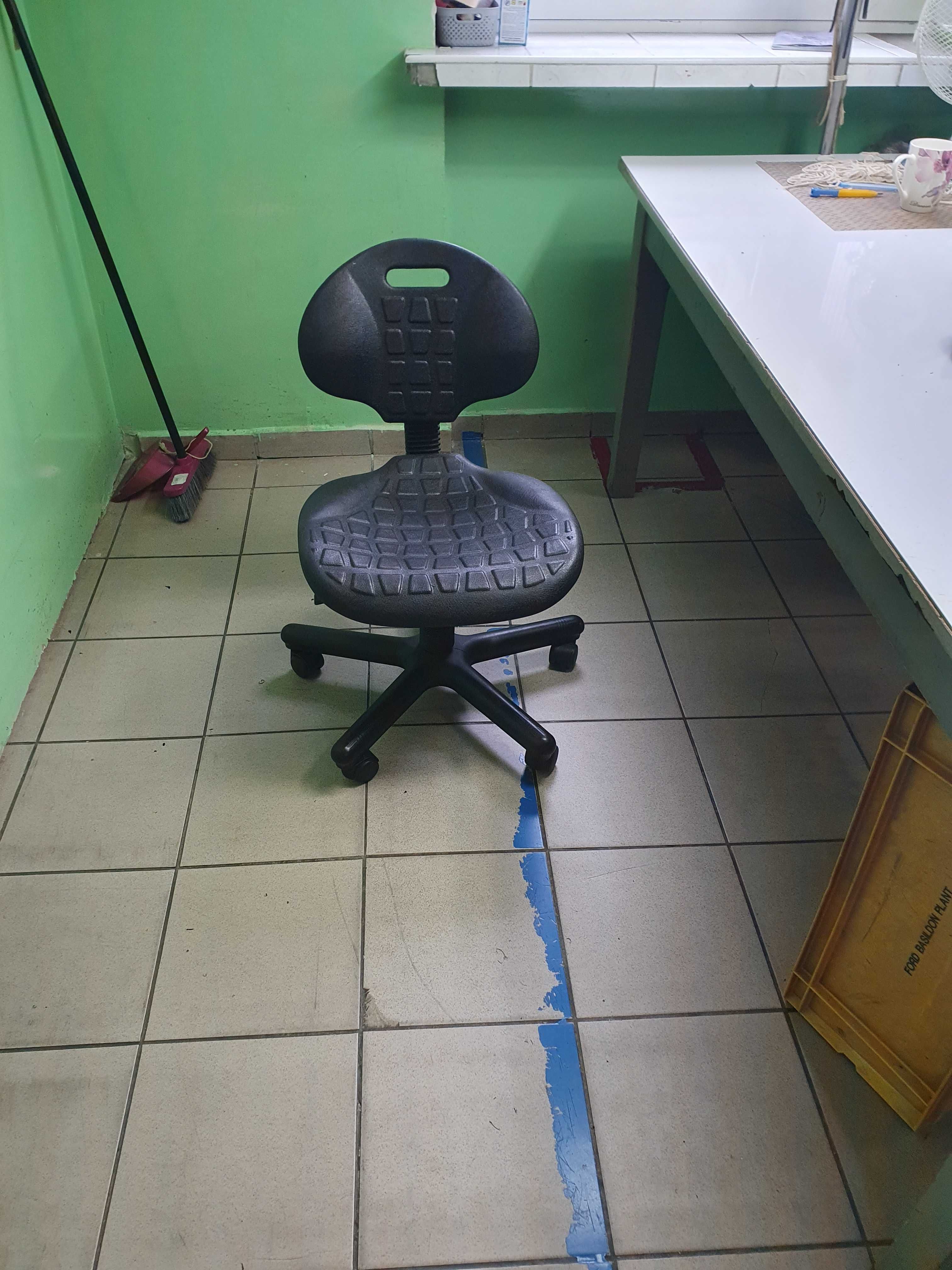 krzesło  na kółkach z tworzywa ABS