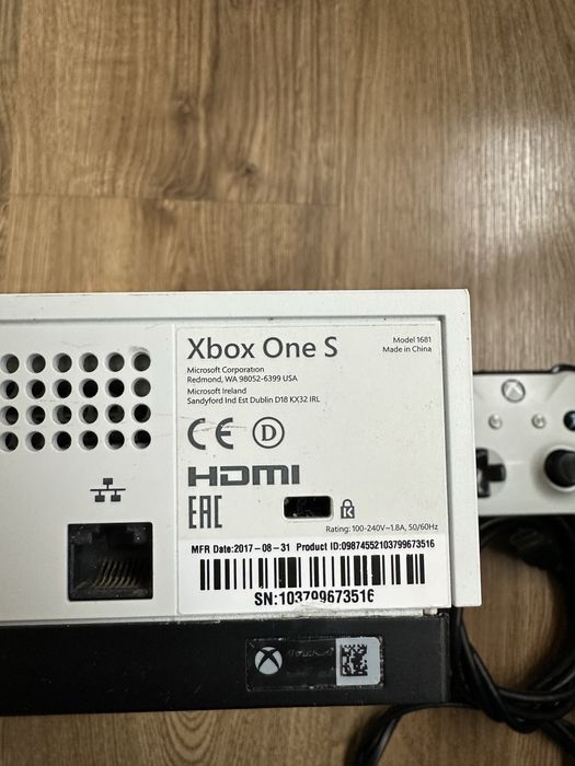 Продам Xbox 1 S 500 gb
