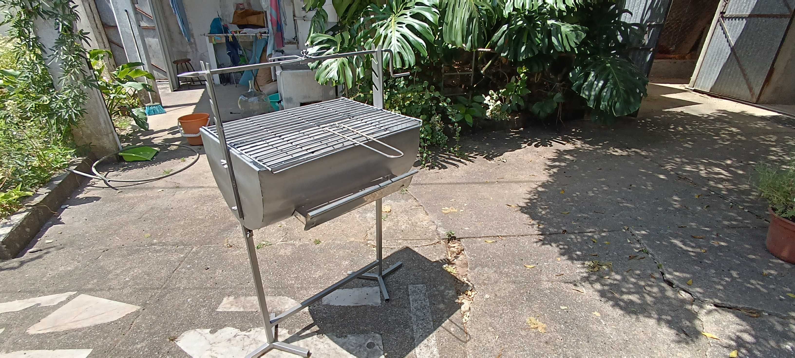 Grelhador com suporte em Inox