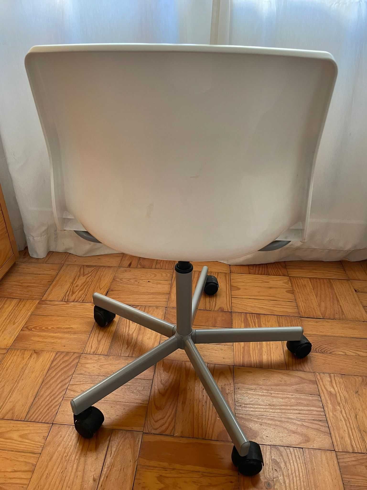 Cadeira branca IKEA