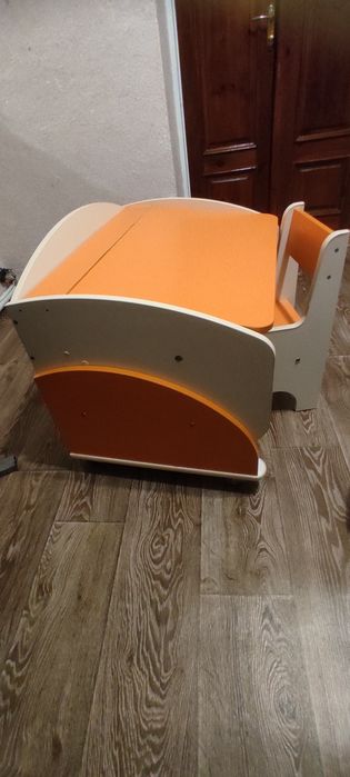 Стіл та стільчик