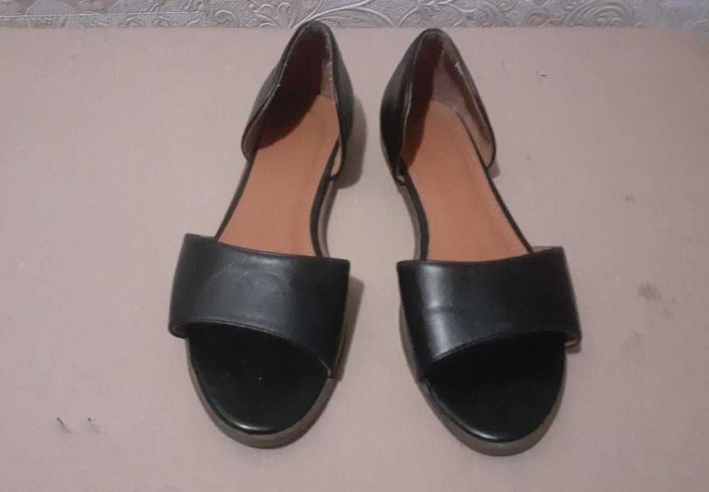 Босоніжки. Штучна шкіра