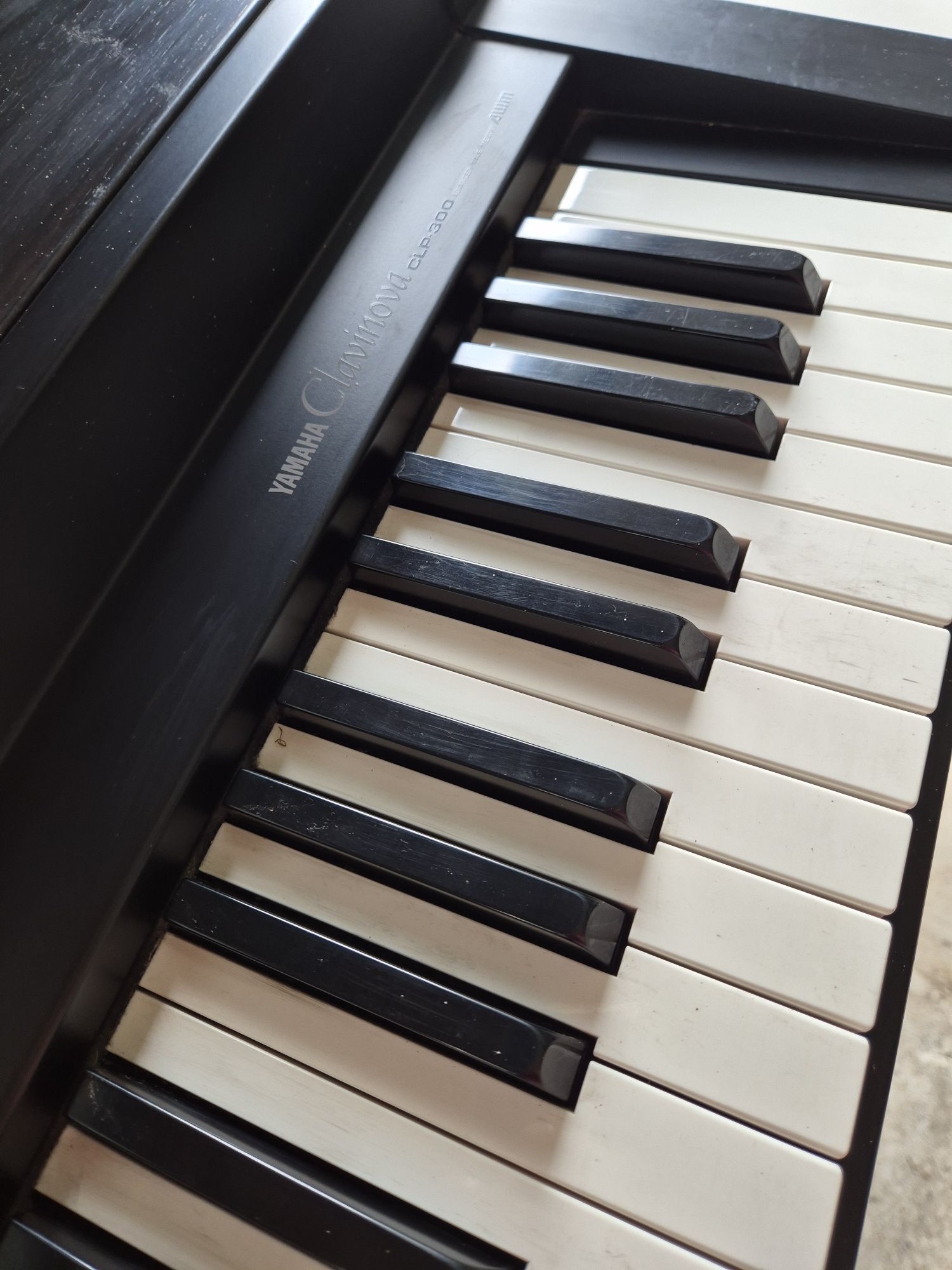 Yamaha Clavinova CLP-300