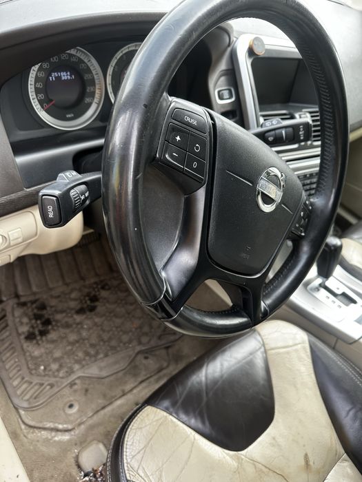 Volvo xc60 3200cm 2 z Kanady