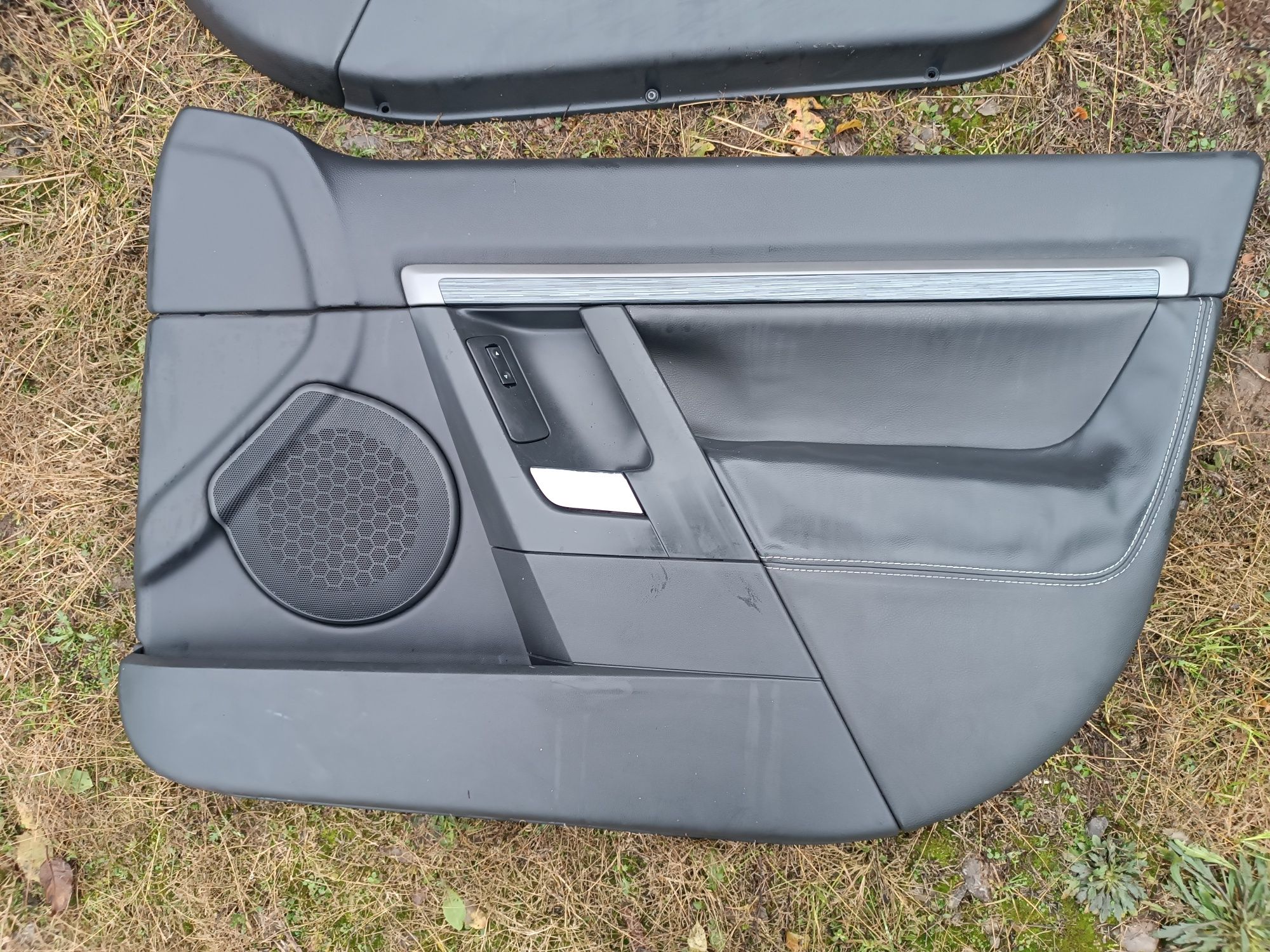 Boczki komplet skóra opel Vectra c lift fl kombi Europa