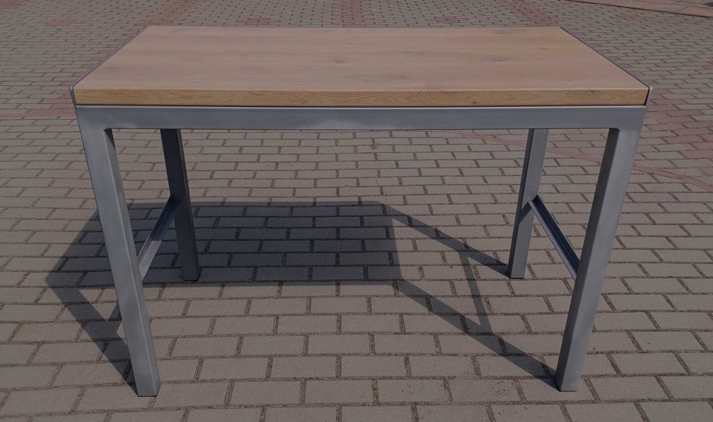 Stół warsztatowy 1200x600, metalowy, z blatem drewnianym.