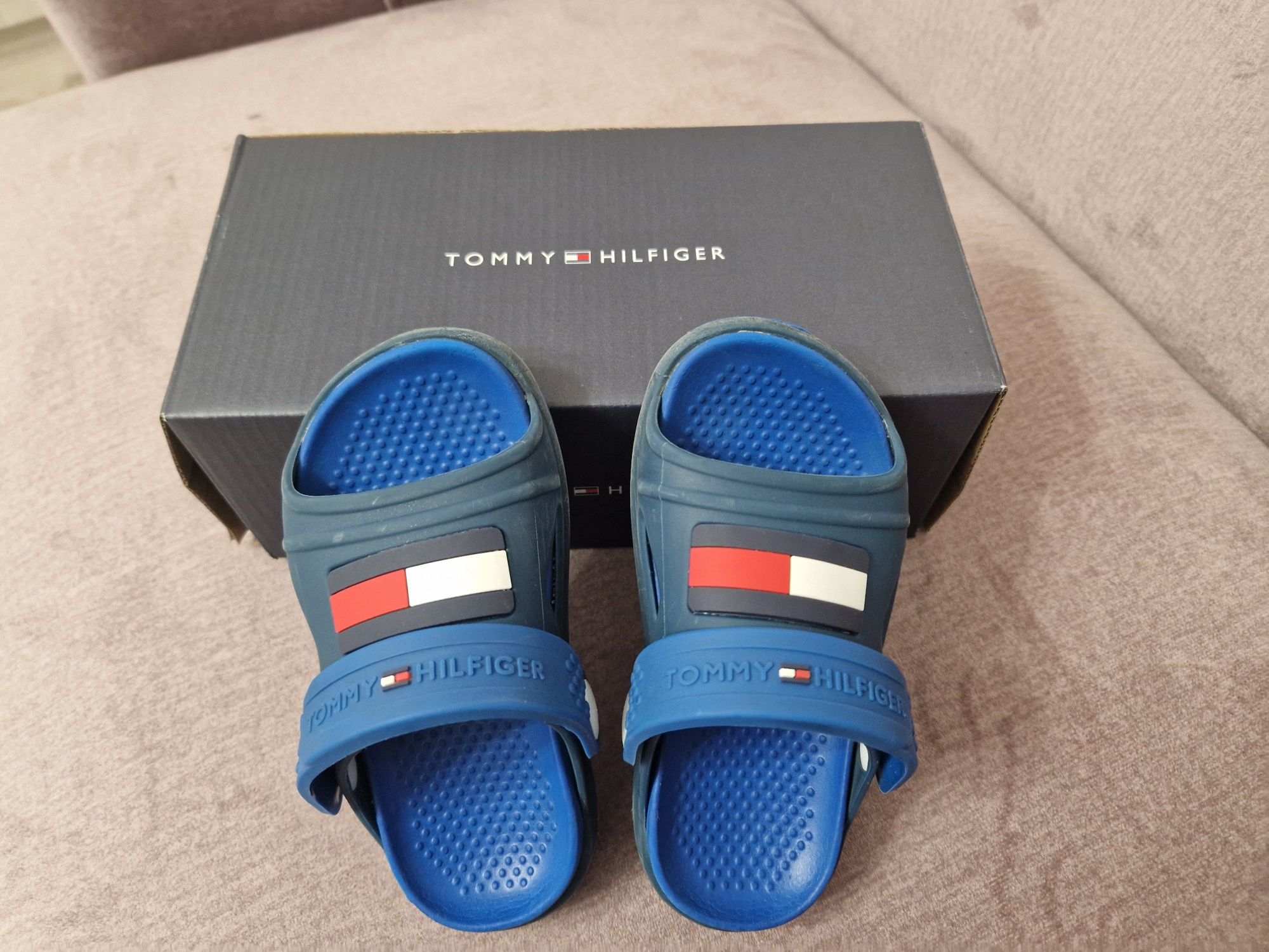 Klapki/sandałki Tommy Hilfiger 24