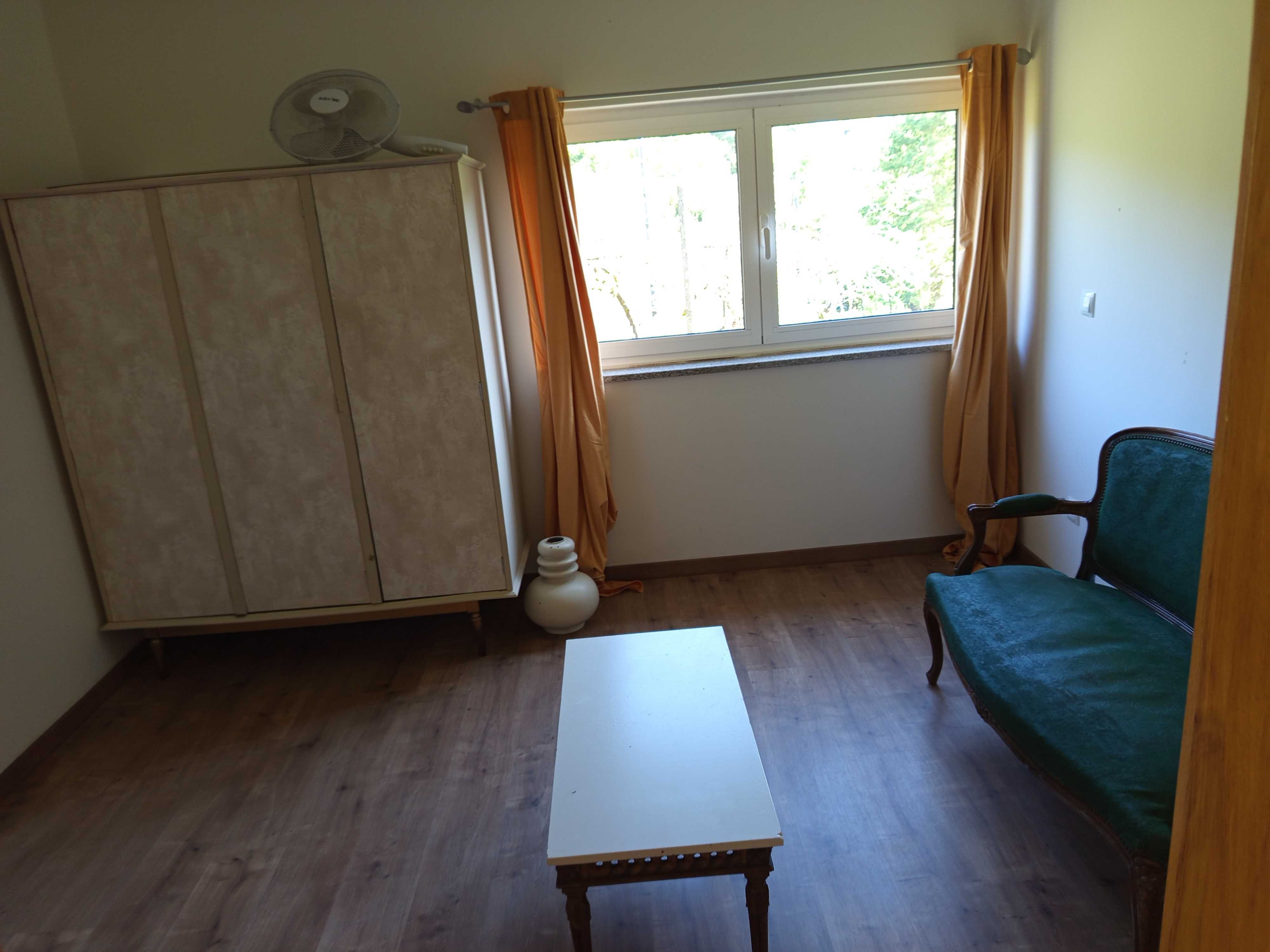 Quinta de 1 hectare com T3 remodelado+anexo e currais de pedra