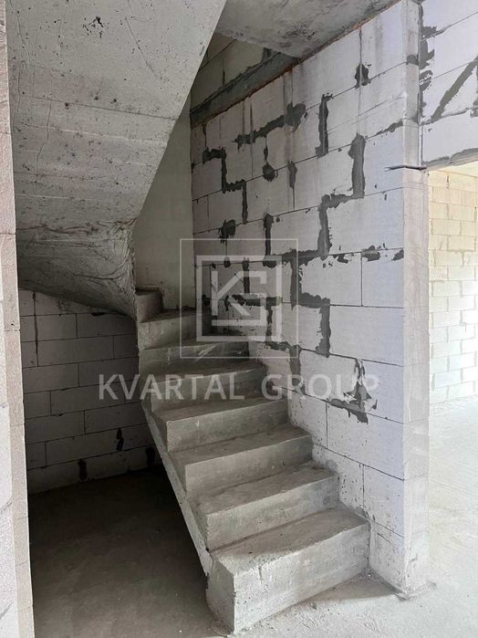 БЕЗ КОМІСІЇ! ТаунХаус 2 поверхи.3 кімнати+кухня студія.БЕЗ РЕМОНТУ.ГАЗ