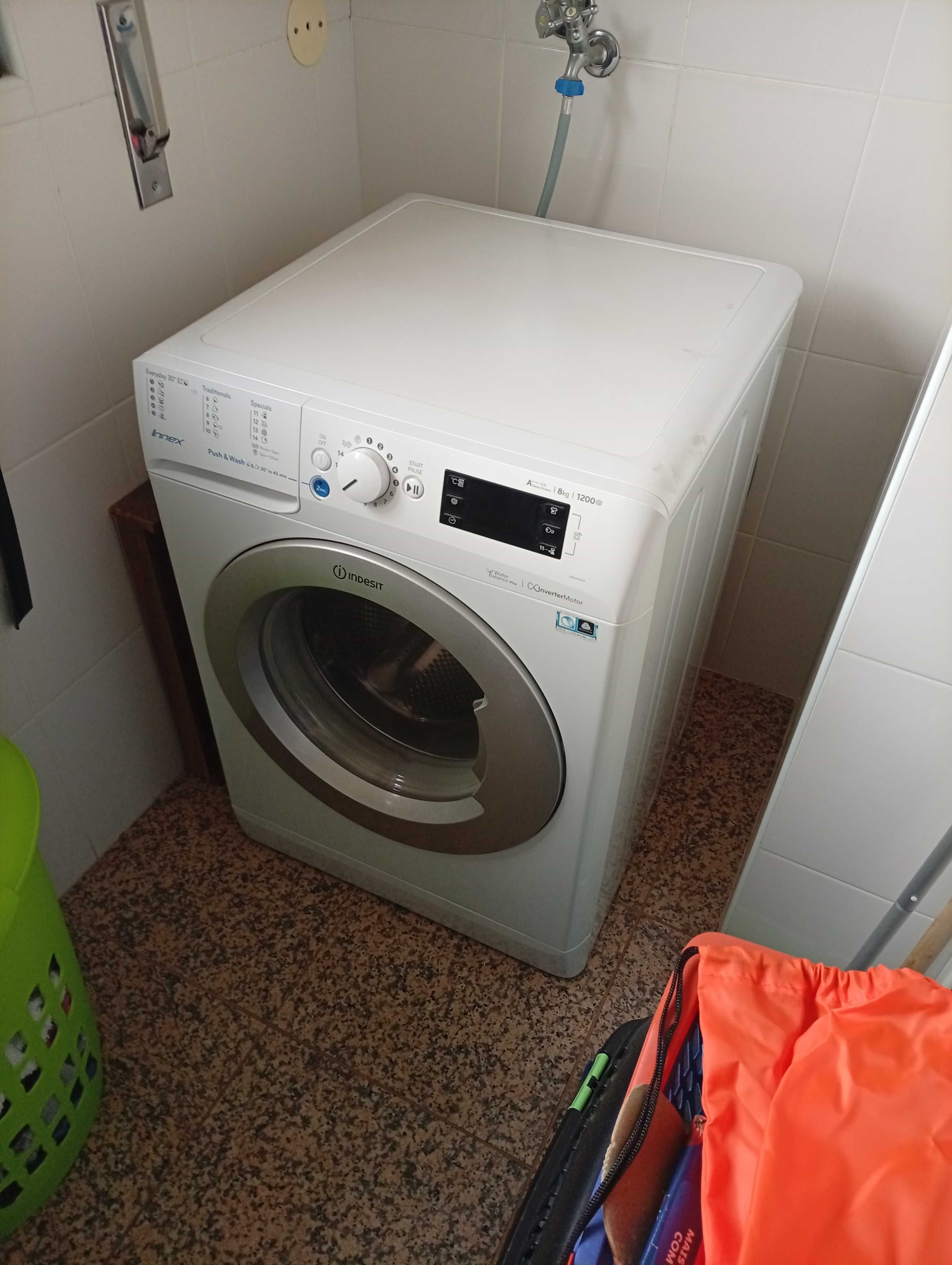 Máquina lavar roupa Indesit 8kg