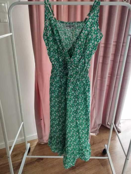 Ciążowa zielona sukienka w kwiatki S