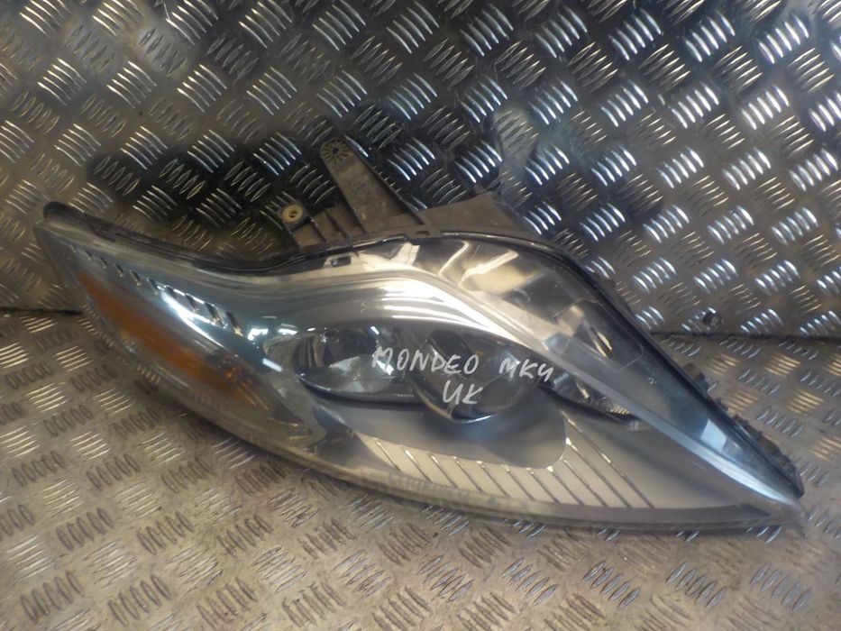 FORD MONDEO MK4 LAMPA PRAWY PRZÓD SOCZEWKA UK