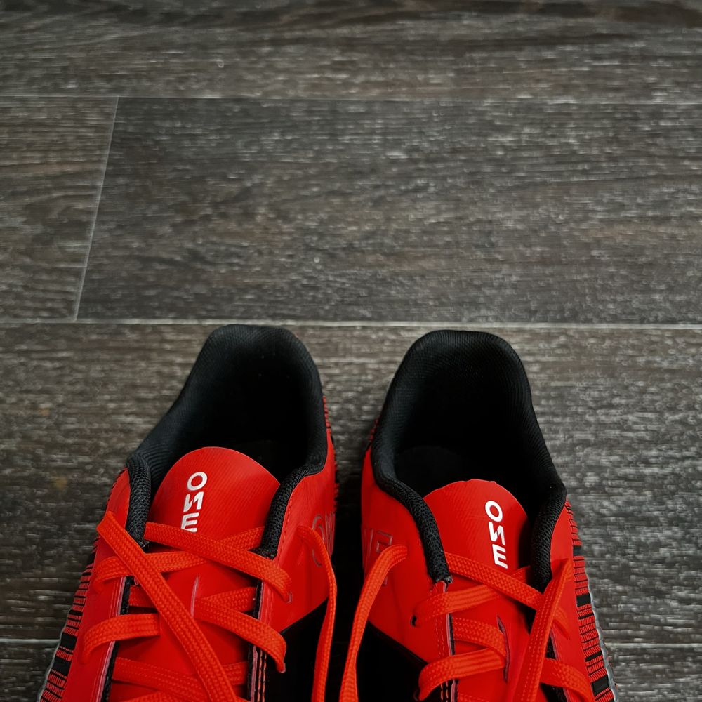 Сороконожки Puma One 5.4 оригінальні футбольні бампи пума future