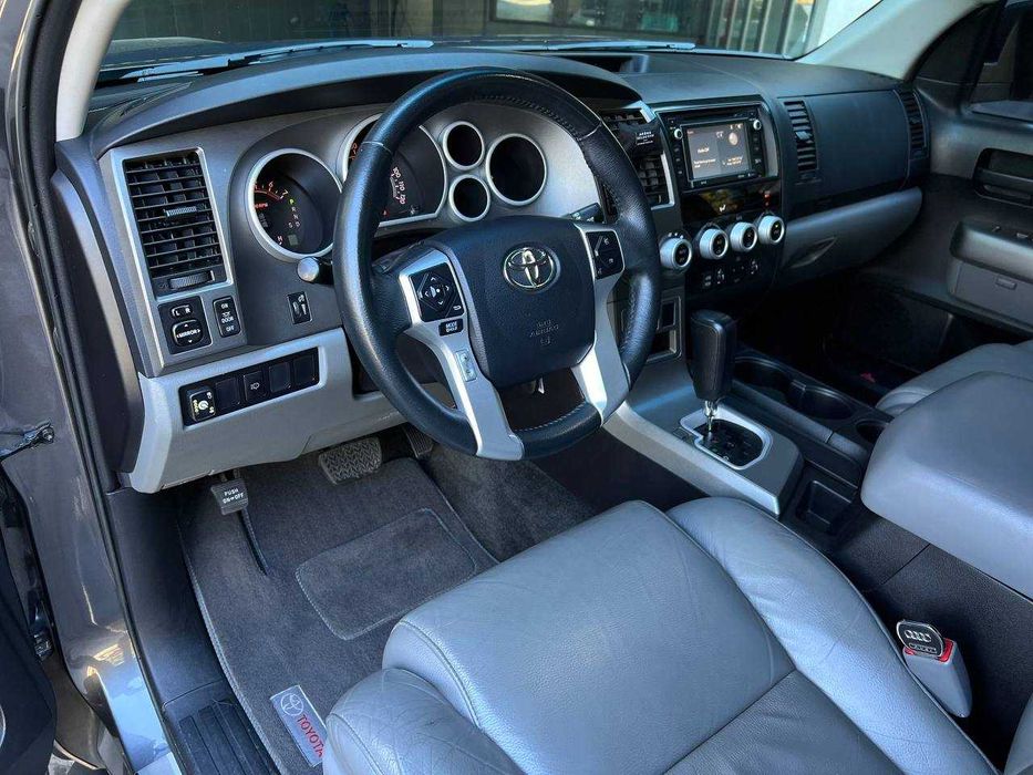 Toyota Sequoia 2016