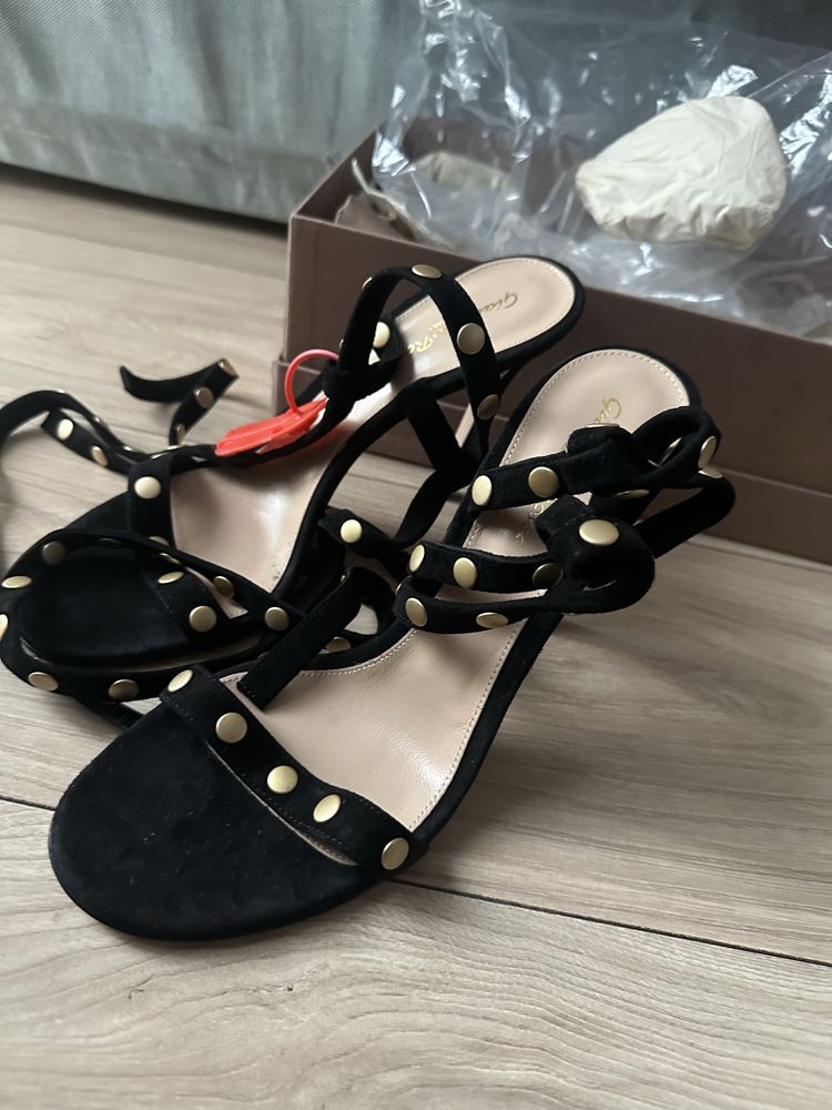 Sandalki wiazane Gianvito Rossi zamsz