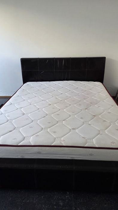 Cama de casal com colchão