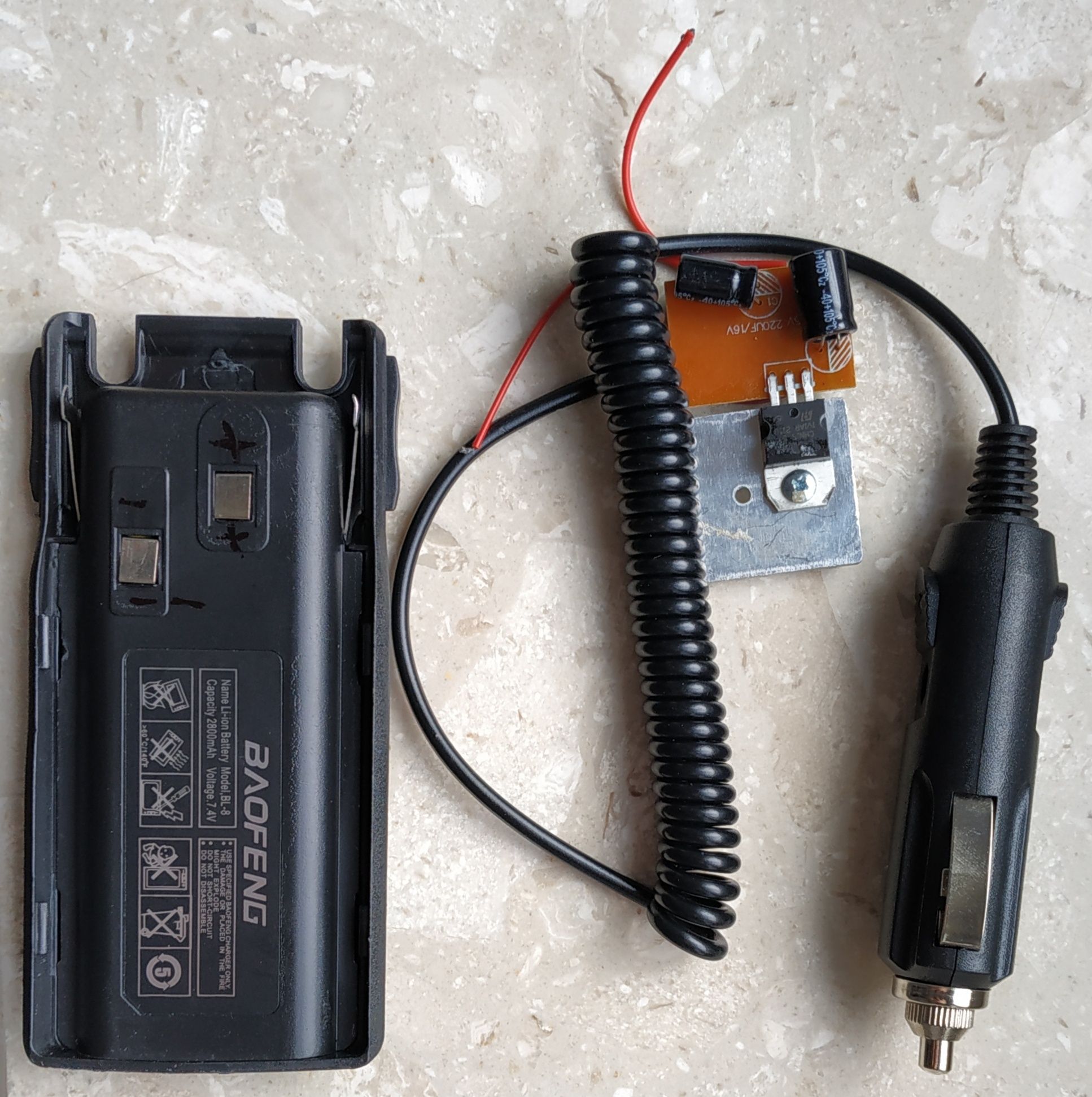 Do radio Baofeng UV-82 eliminator baterii rozebrany