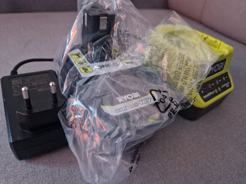 RYOBI - Ładowarka + Bateria 4.0Ah.