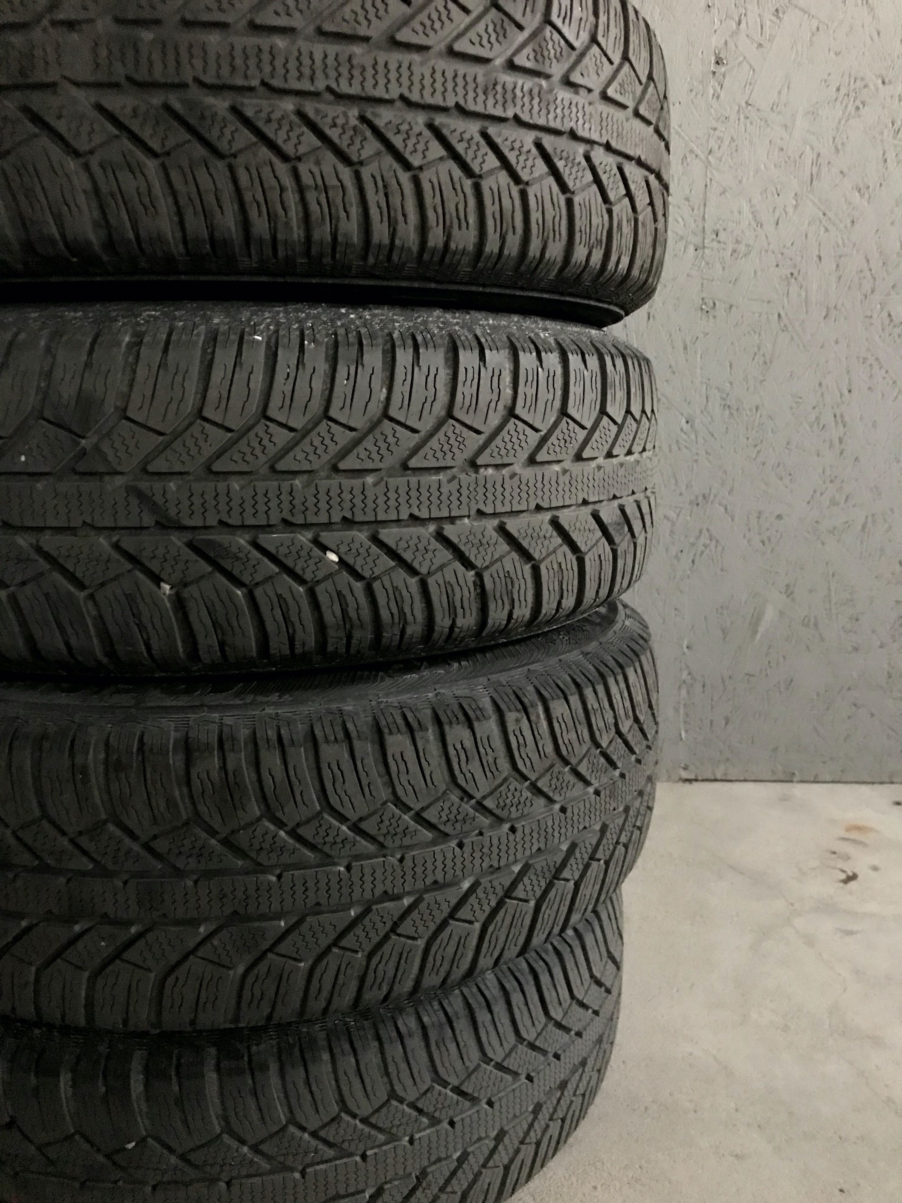 4 Pneus com Jantes 185/65 R 15