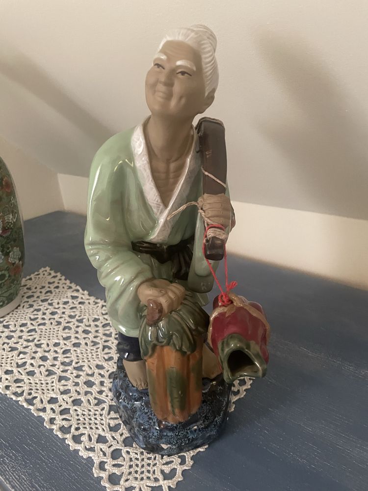 Sprzedam figurkę chińska z porcelitu