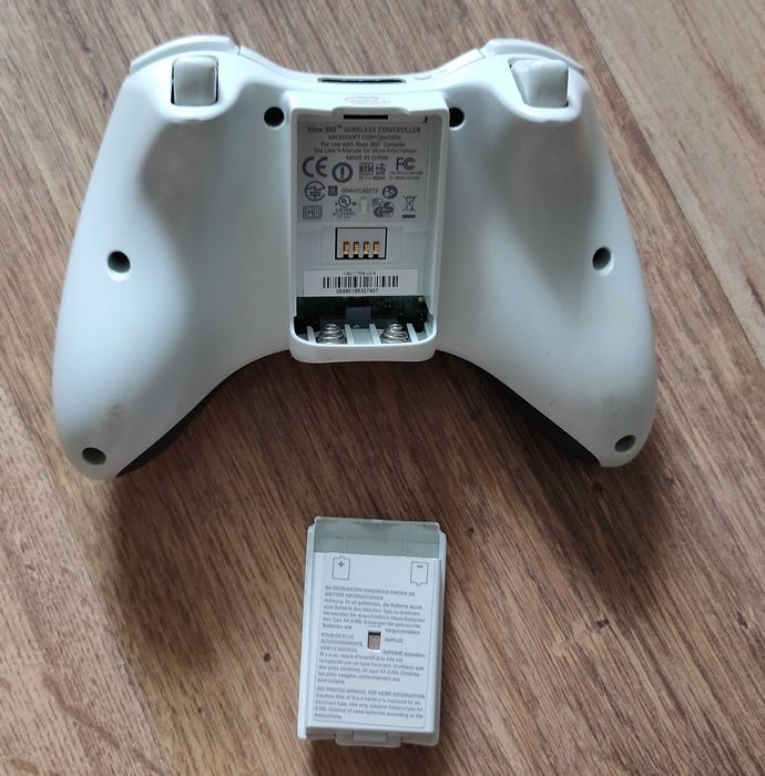 Bezprzewodowy Pad/Gamepad/kontroler do Konsoli XBOX 360 Czarny/biały