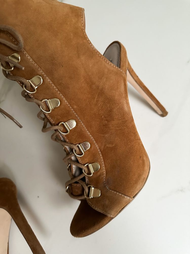 Brązowe zamszowe botki wiązane Steve Madden rozmiar 37