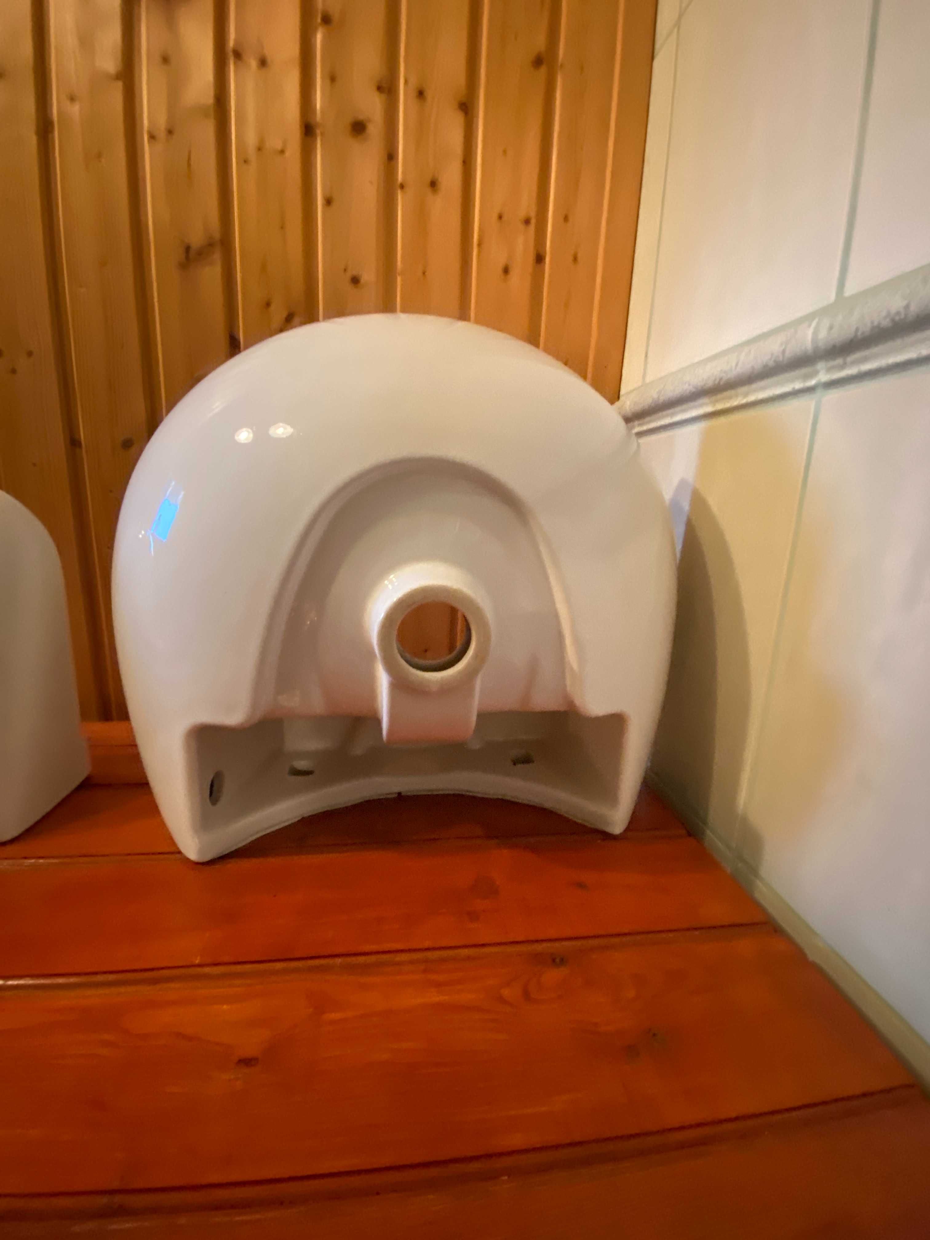 Umywalka łazienkowa, duża 50 cm Cersanit, biała porcelana