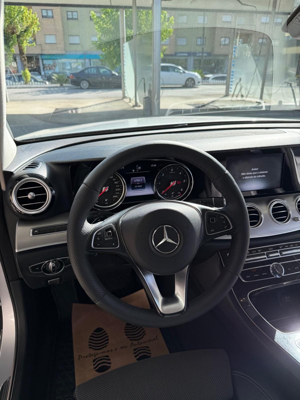 Mercedes-Benz E 220