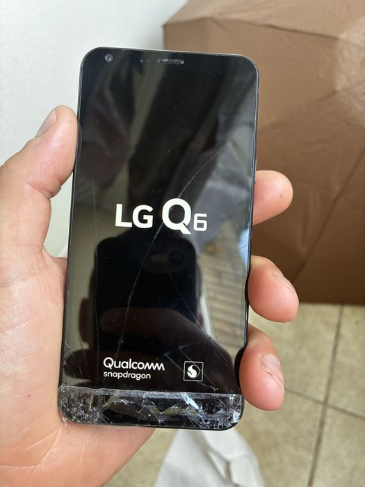 Продам телефон LG Q9